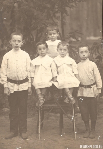 Samuel, Marek, Estera and Józef Wajcman, ca. 1909